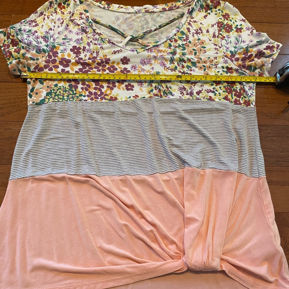 Maurices Multicolor Floral and Striped Short Sleeve Top Size Medium - Picture 4 of 6